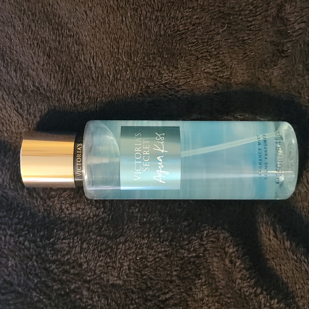 Victoria's Secret Aqua Kiss Fragrance Mist (NEW)